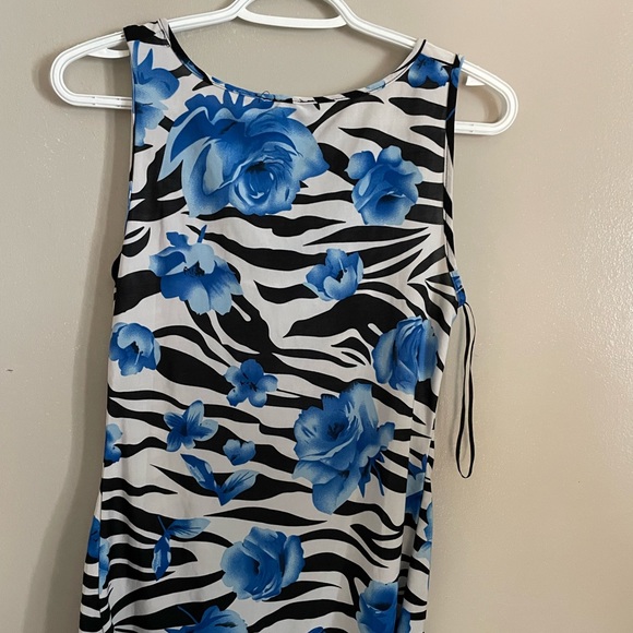 (S) N.W.D Blue Floral Tank - Picture 2 of 2